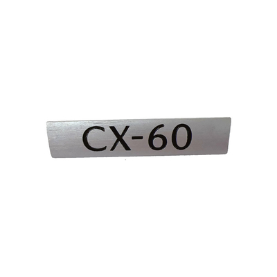 Logo métallique personnalisé avec poignée de produits en aluminium en forme personnalisée