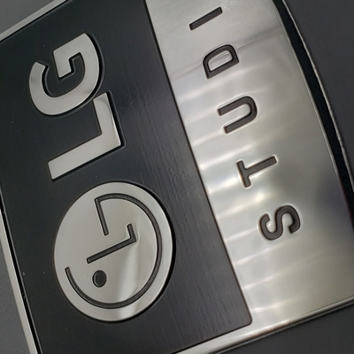 Logo métallique nickel électroplaqué écologique Logo personnalisé pour la marque professionnelle
