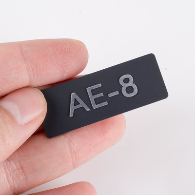 Emballage Impression Logos métalliques en aluminium Durable et personnalisé pour la personnalisation