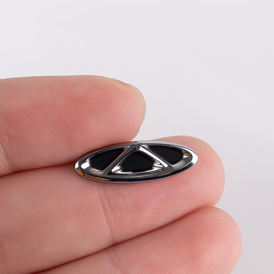 Étiquettes métalliques automobiles en argent nickel personnalisées et produites