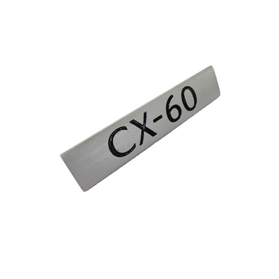 Logo métallique personnalisé avec poignée de produits en aluminium en forme personnalisée
