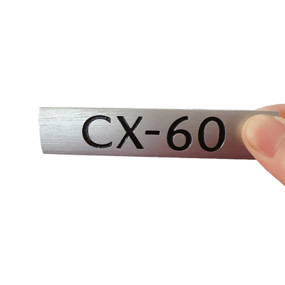Logo métallique personnalisé avec poignée de produits en aluminium en forme personnalisée