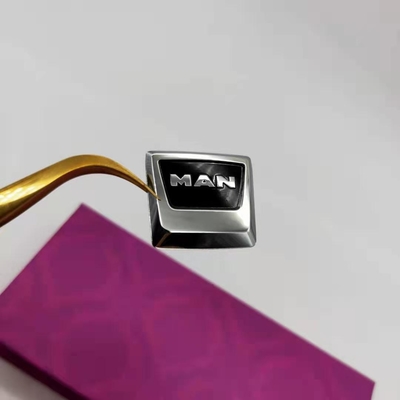 Production sur mesure d'autocollants métalliques électroformants au nickel pour clés de voiture