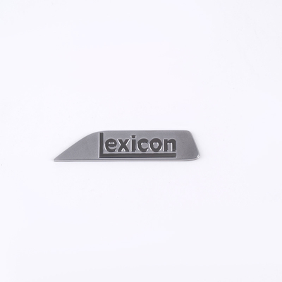 Logo métallique en nickel et argent personnalisé par QC-Guaranteed Electroforming