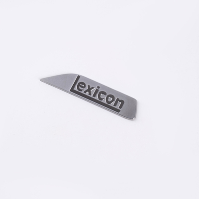 Logo métallique en nickel et argent personnalisé par QC-Guaranteed Electroforming