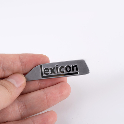 Logo métallique en nickel et argent personnalisé par QC-Guaranteed Electroforming