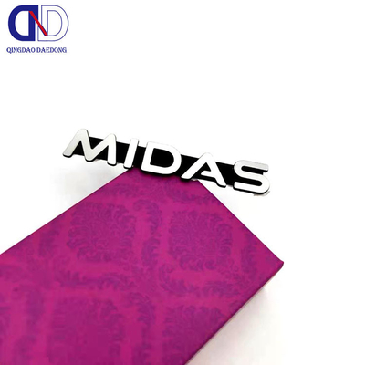 Production personnalisée de logo métallique en aluminium pour les besoins d'installation OEM