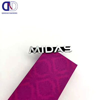 Production personnalisée de logo métallique en aluminium pour les besoins d'installation OEM