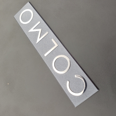 Logos métalliques électroformés au nickel Installation OEM