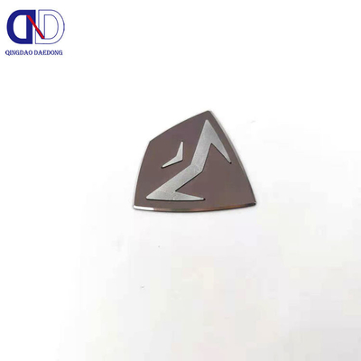 Étiquette métallique haute brillance pour plaque de marque personnalisée en acier inoxydable dans les produits électriques